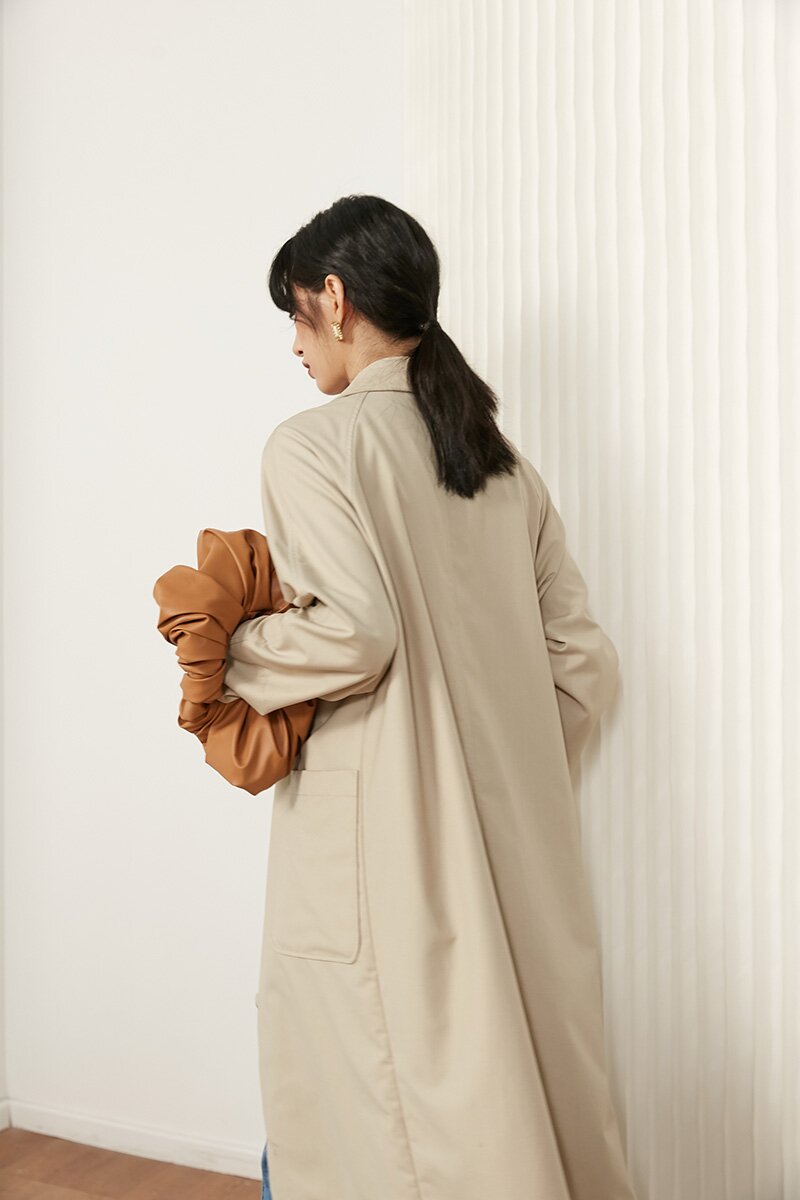 Slit-sleeve trench coat